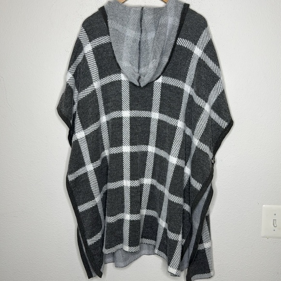 Lysse Tribeca Hooded Sweater Poncho Gray and White Plaid Open Cardigan - Picture 4 of 8